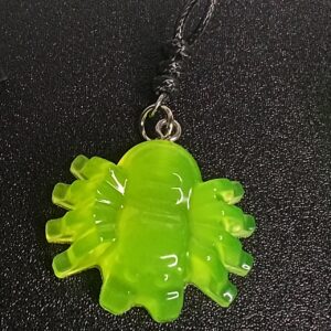 PENDENTIF ARAIGNEE VERTE PSYCHO