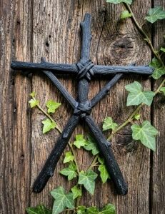 Déco croix "Blairwitch" grand modèle